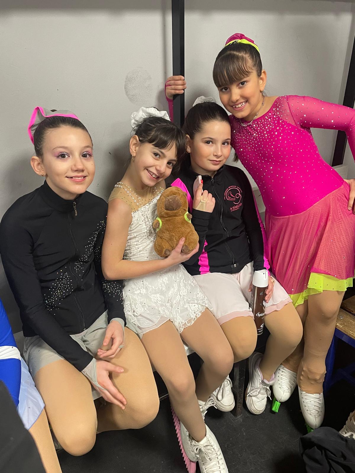 Piccole atlete Artisticlub in pista, allegria e fucsia